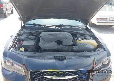 2019 Chrysler 300 Touring z USA, uszkodzony, nr VIN 2C3CCAAG0KH613471